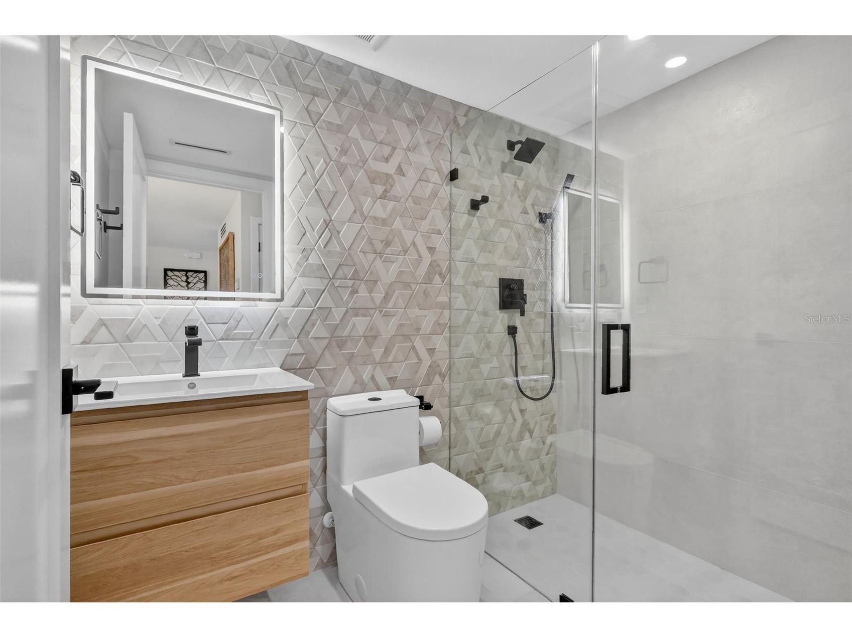 6063 E Peppertree Way #111 Sarasota FL 34242 - INTERCOSTAL WATERWAY A4678611 image28