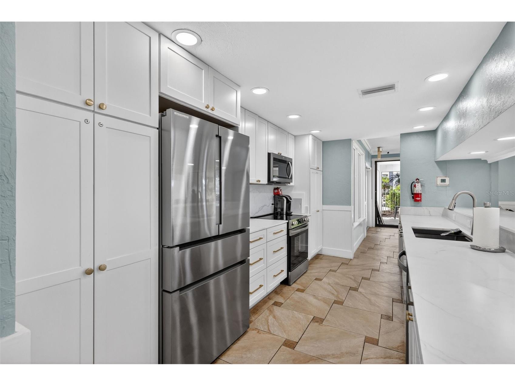 6063 E Peppertree Way #111 Sarasota FL 34242 - INTERCOSTAL WATERWAY A4678611 image43