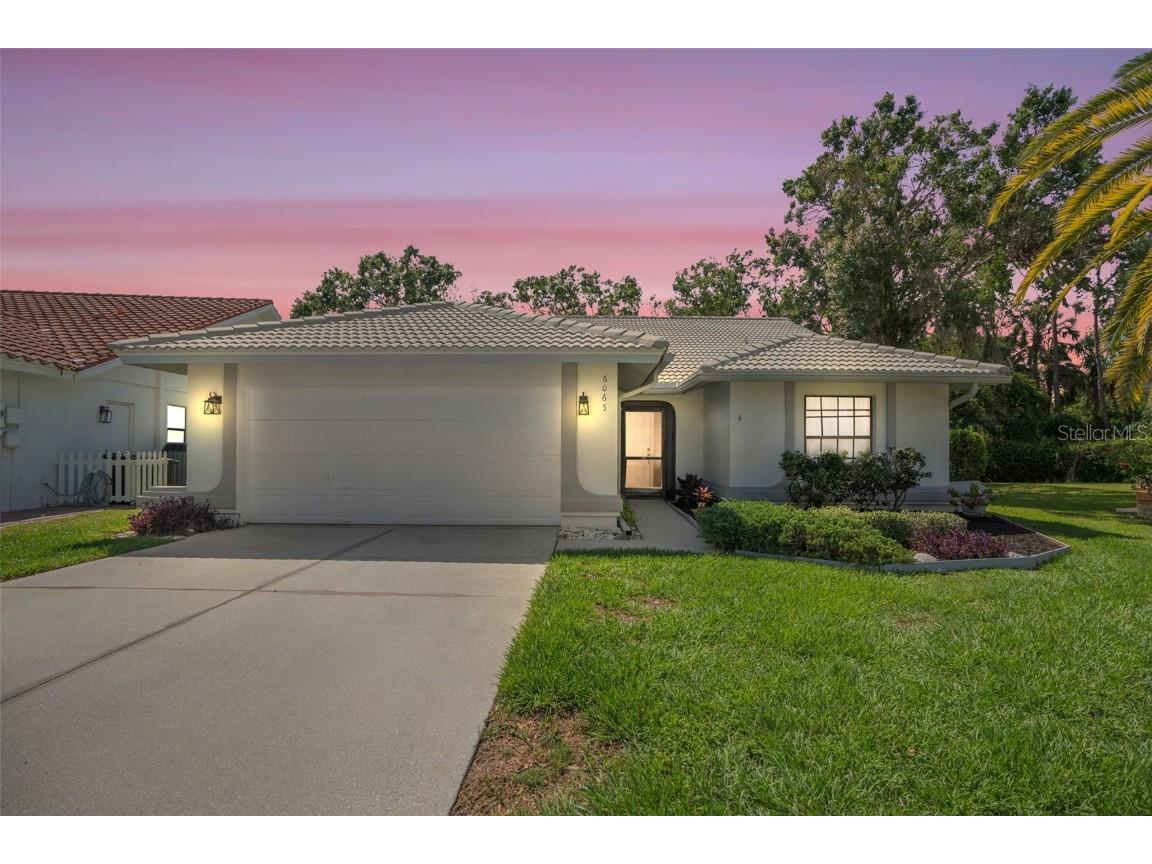 6065 Marella Court Sarasota FL 34243 A4656189 image1