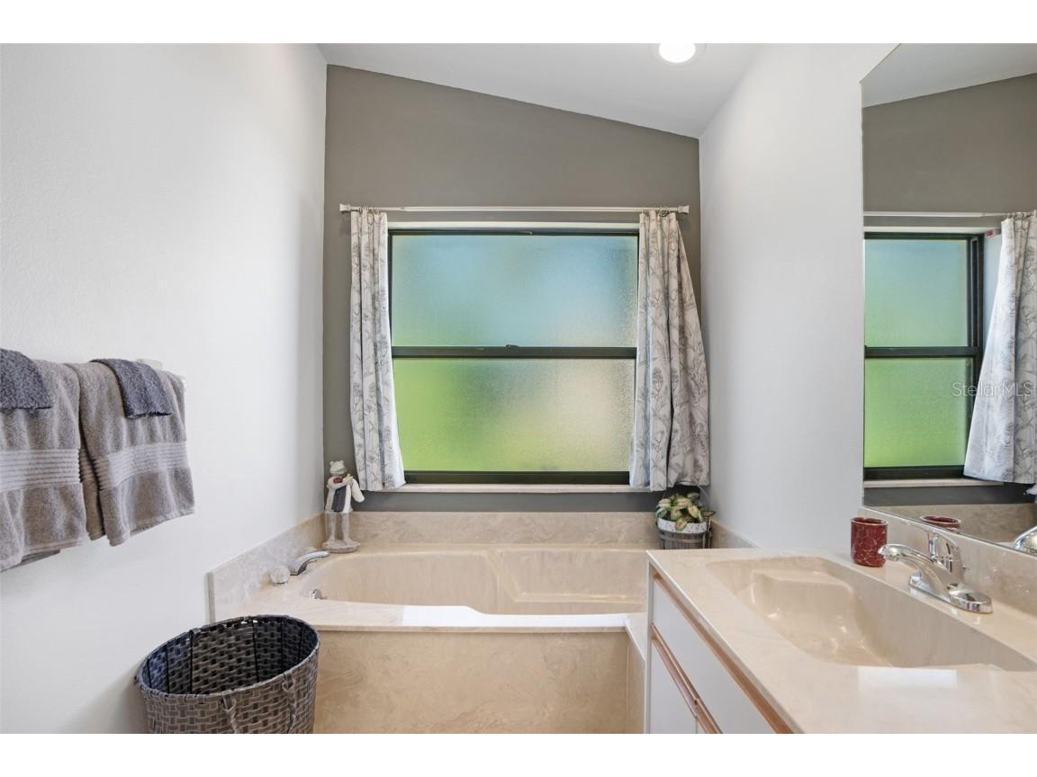 6065 Marella Court Sarasota FL 34243 A4656189 image16