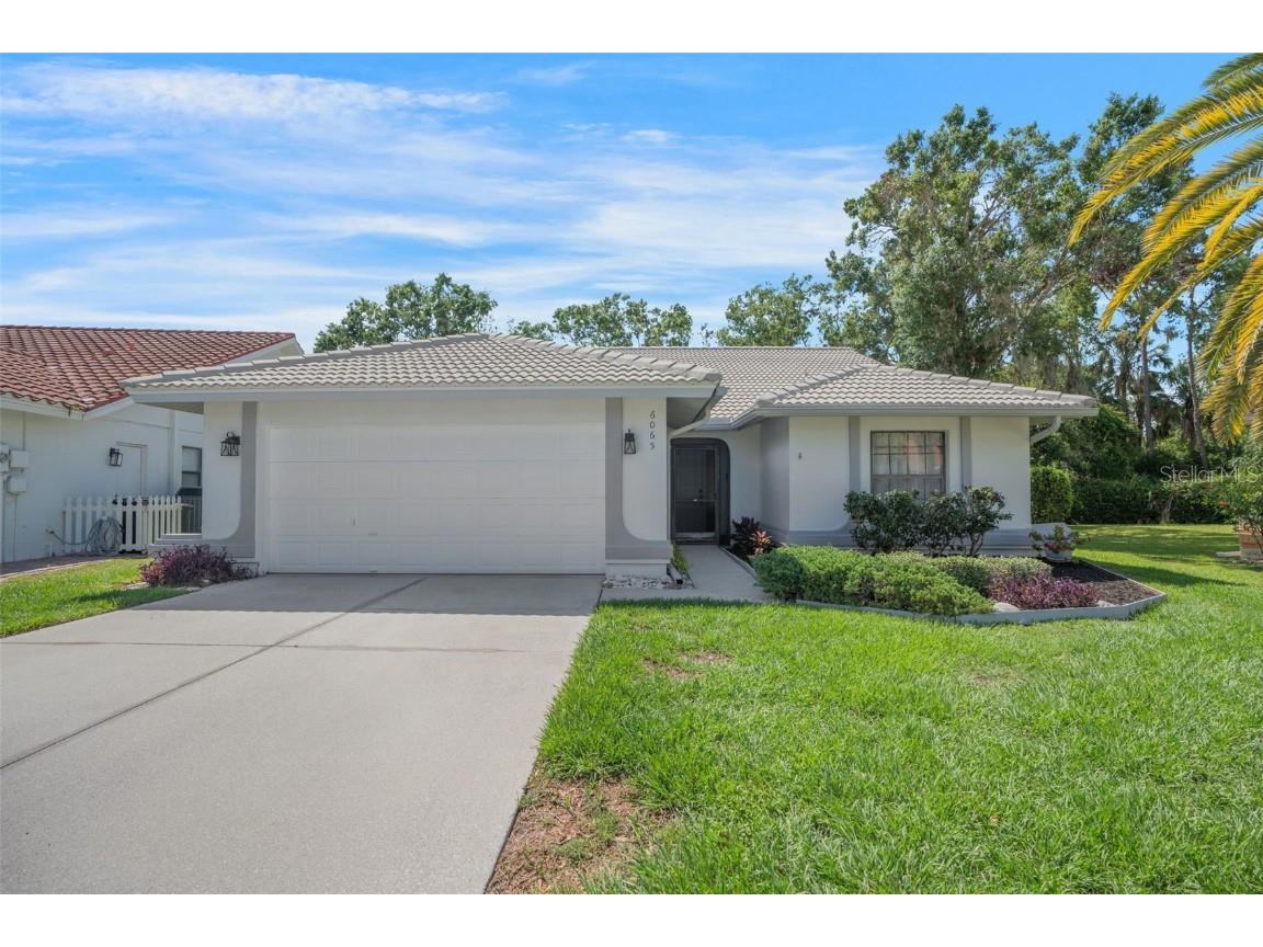 6065 Marella Court Sarasota FL 34243 A4656189 image2