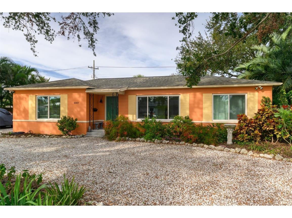 6069 Dartmouth Avenue N Saint Petersburg FL 33710 TB8322852 image1