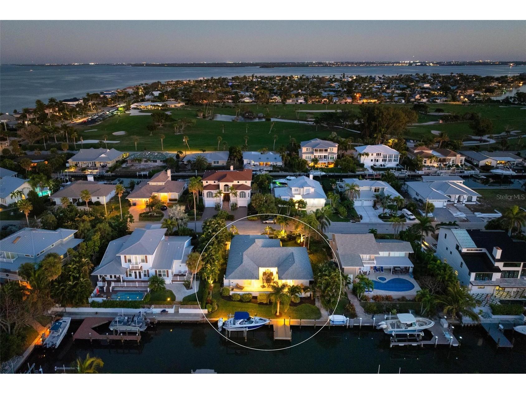 607 North Point Drive Holmes Beach FL 34217 A4682874 image1