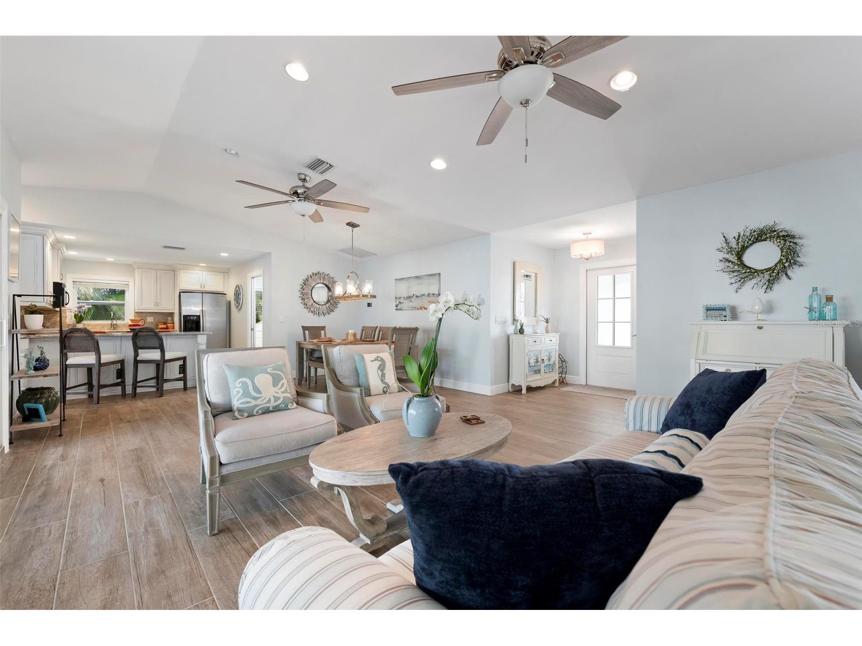 607 North Point Drive Holmes Beach FL 34217 A4682874 image17