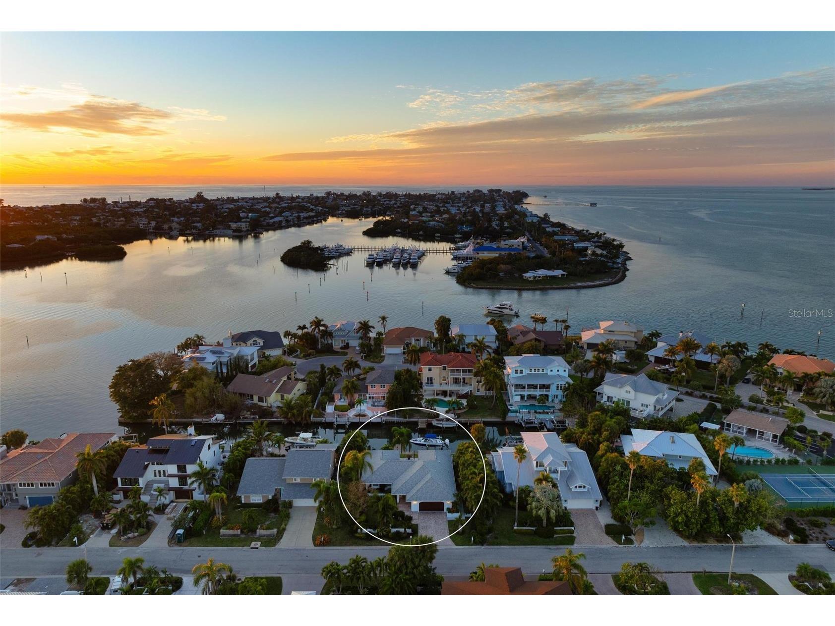 607 North Point Drive Holmes Beach FL 34217 A4682874 image2