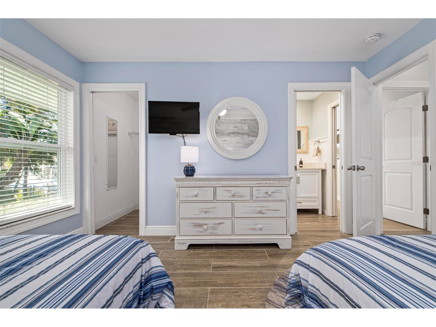 607 North Point Drive Holmes Beach FL 34217 A4682874 image42