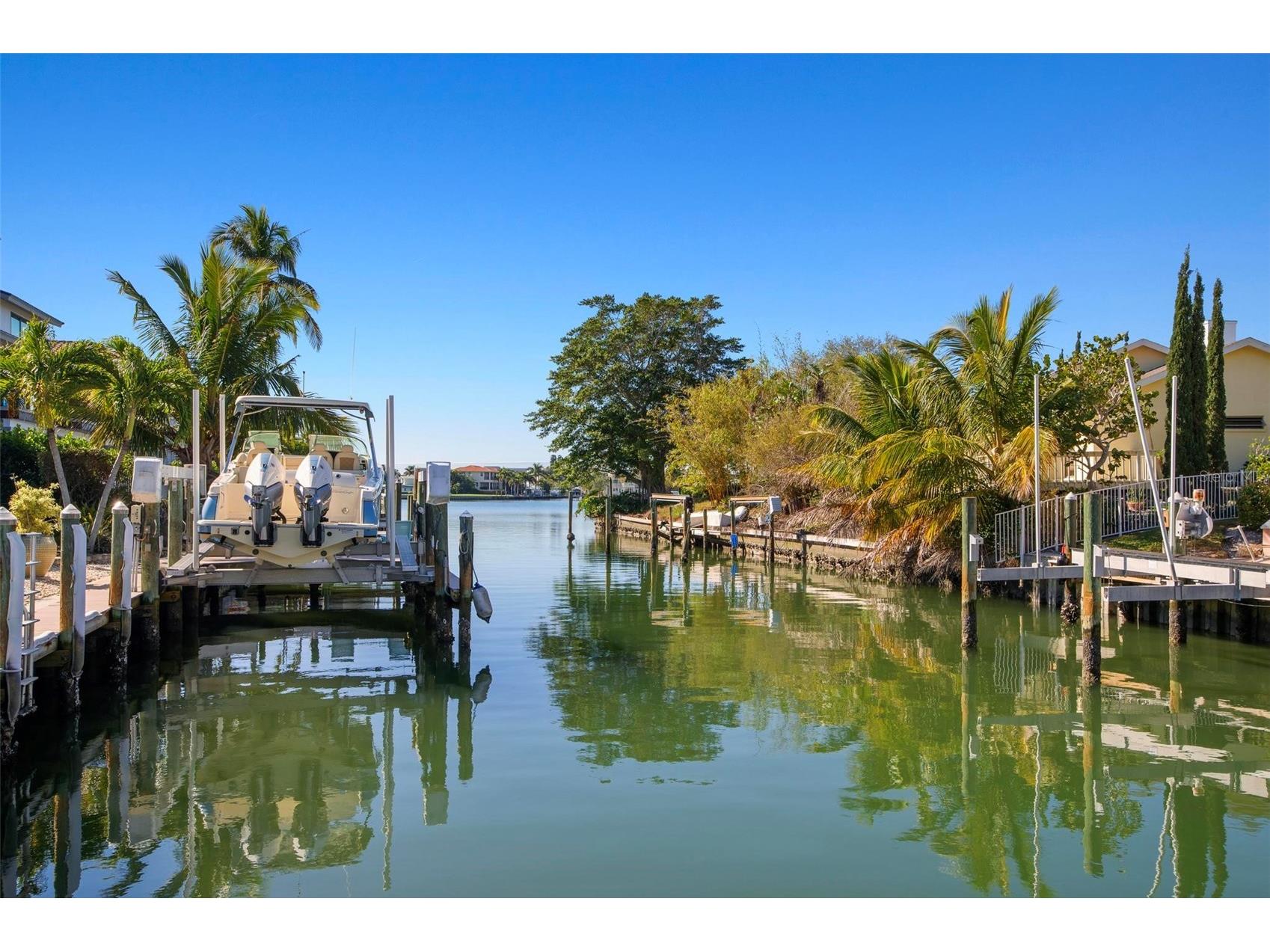 607 North Point Drive Holmes Beach FL 34217 A4682874 image57
