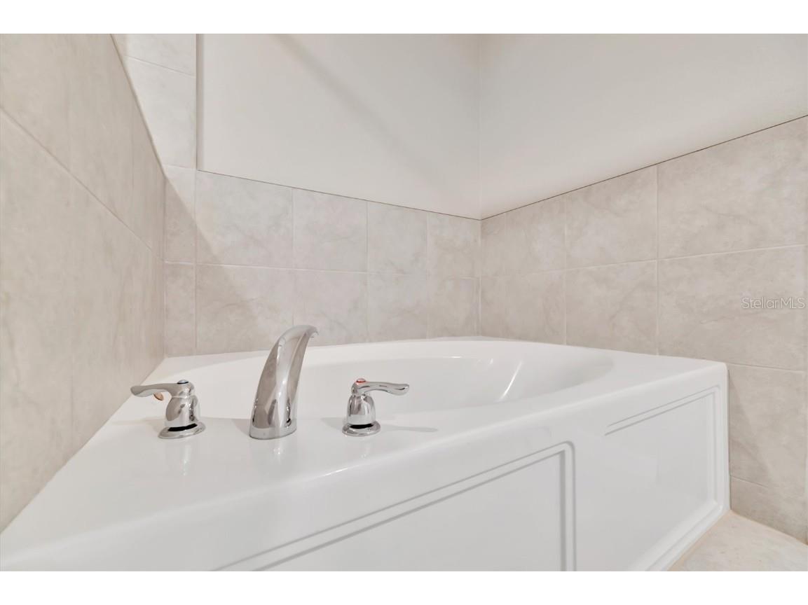 607 Royal Empress Drive Ruskin FL 33570 TB8457805 image30