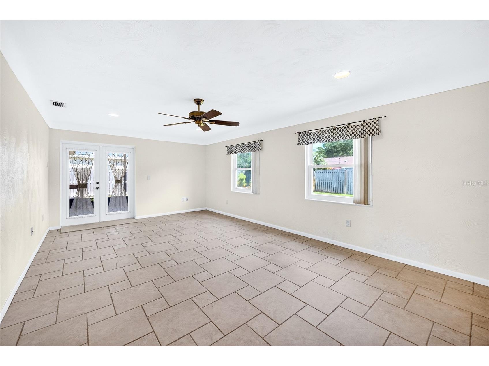 6074 28th Avenue N Saint Petersburg FL 33710 TB8503965 image14