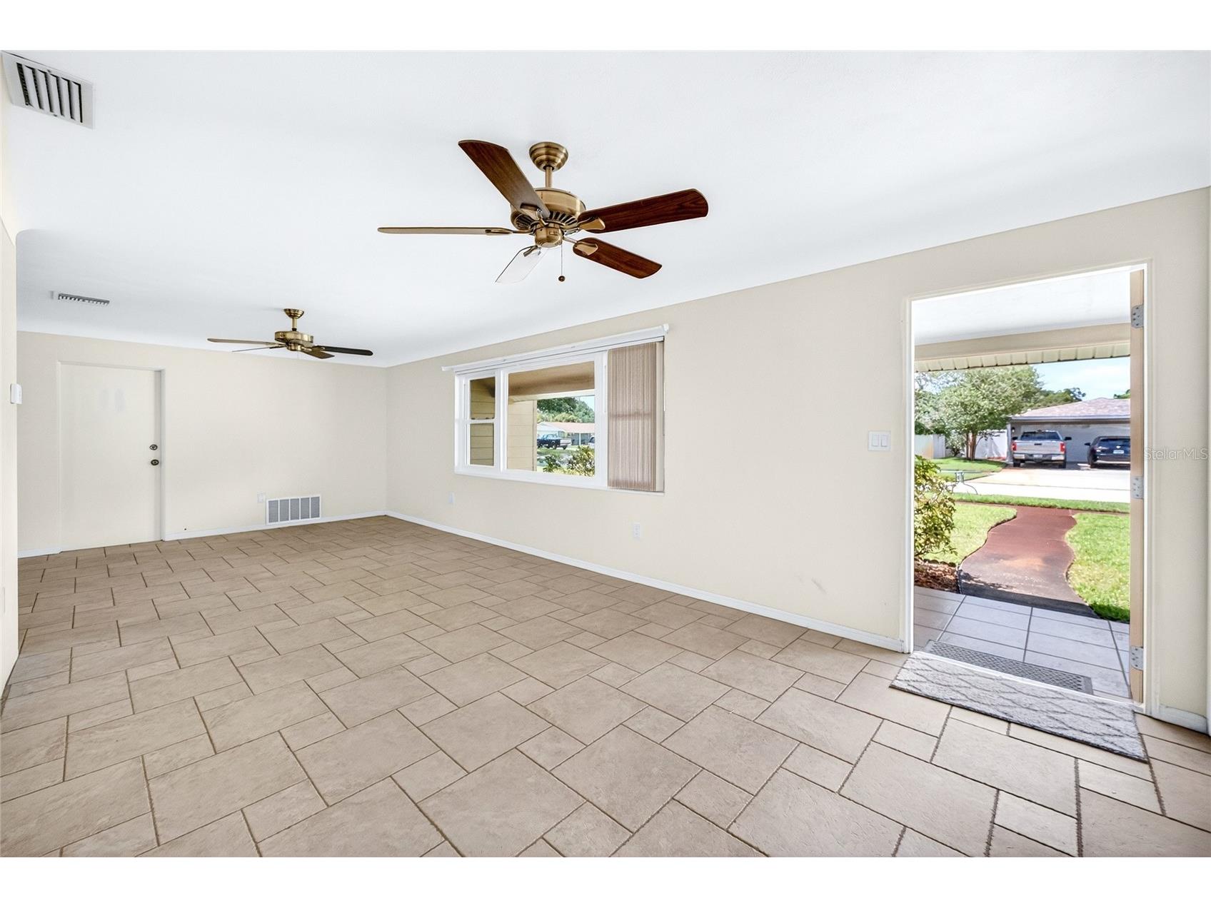 6074 28th Avenue N Saint Petersburg FL 33710 TB8503965 image2