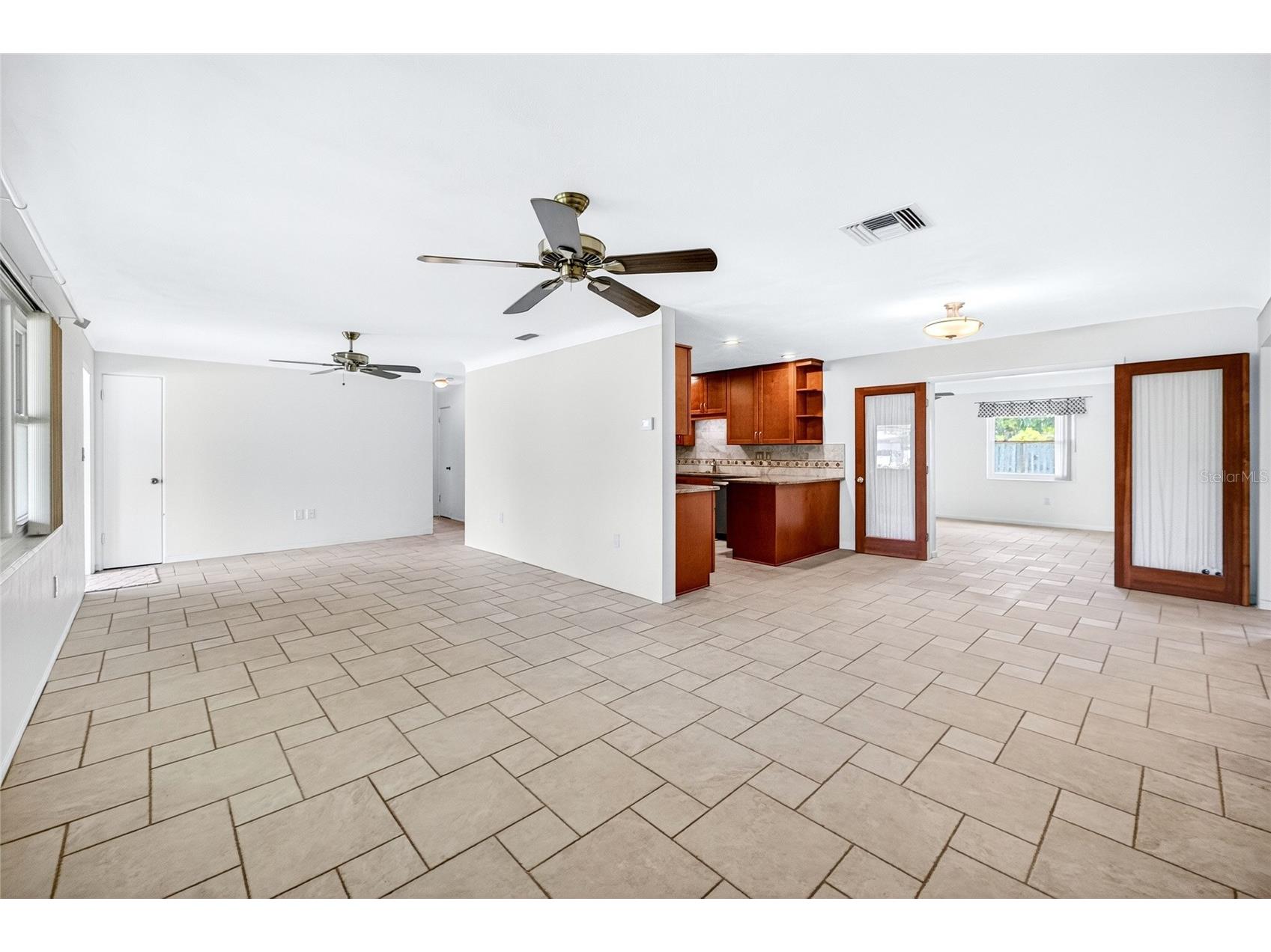 6074 28th Avenue N Saint Petersburg FL 33710 TB8503965 image4
