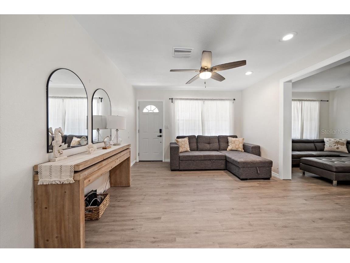 608 Bay Esplanade Clearwater Beach FL 33767 TB8393706 image5