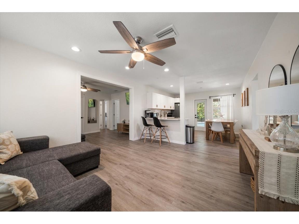 608 Bay Esplanade Clearwater Beach FL 33767 TB8393706 image6