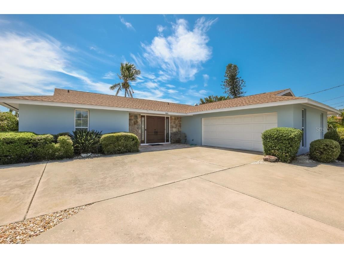 608 Foxworth Lane Holmes Beach FL 34217 A4607299 image1