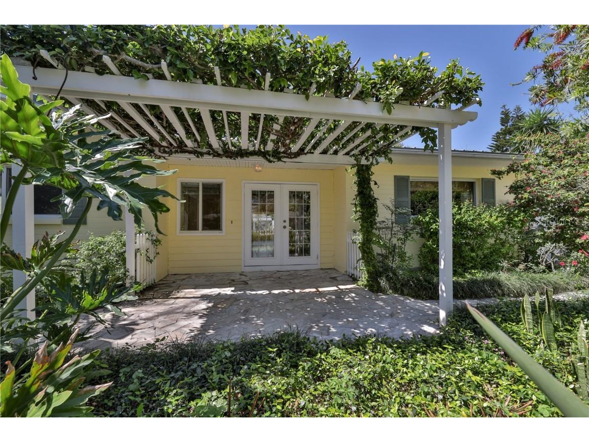 608 Goodwin Avenue New Smyrna Beach FL 32169 V4929353 image1