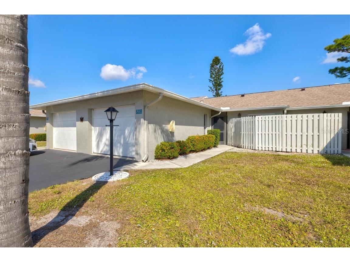 608 Pinebrook Crescent #8 Venice FL 34285 N6141552 image1