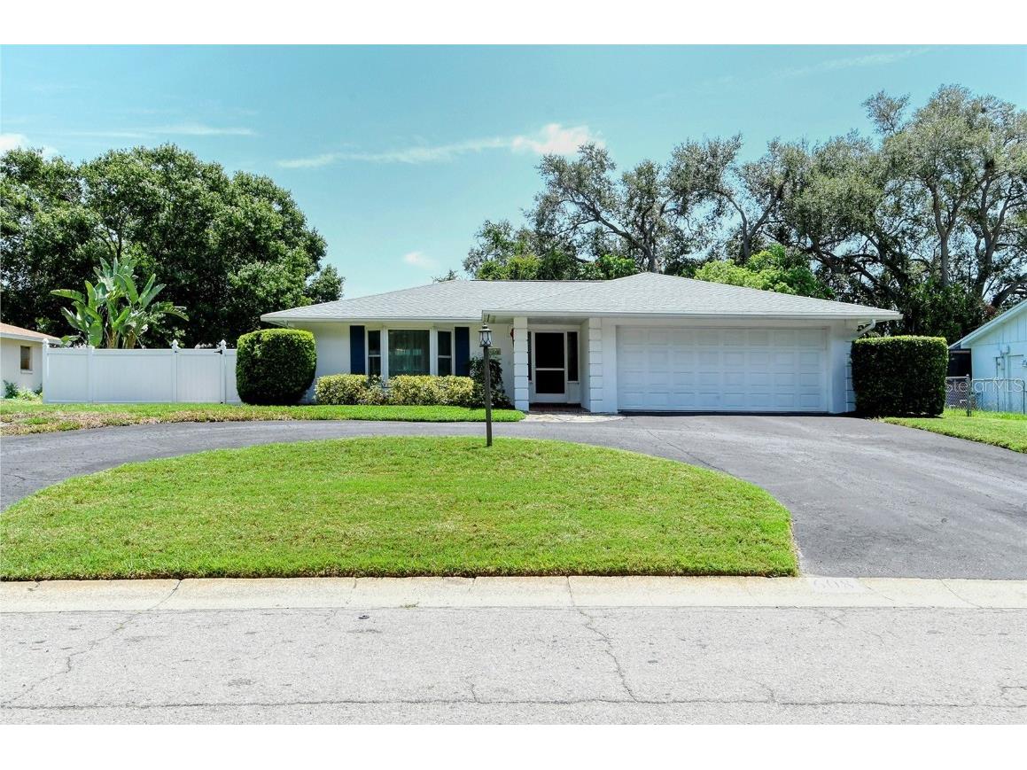 608 Saint Andrews Drive Sarasota FL 34243 A4583366 image1