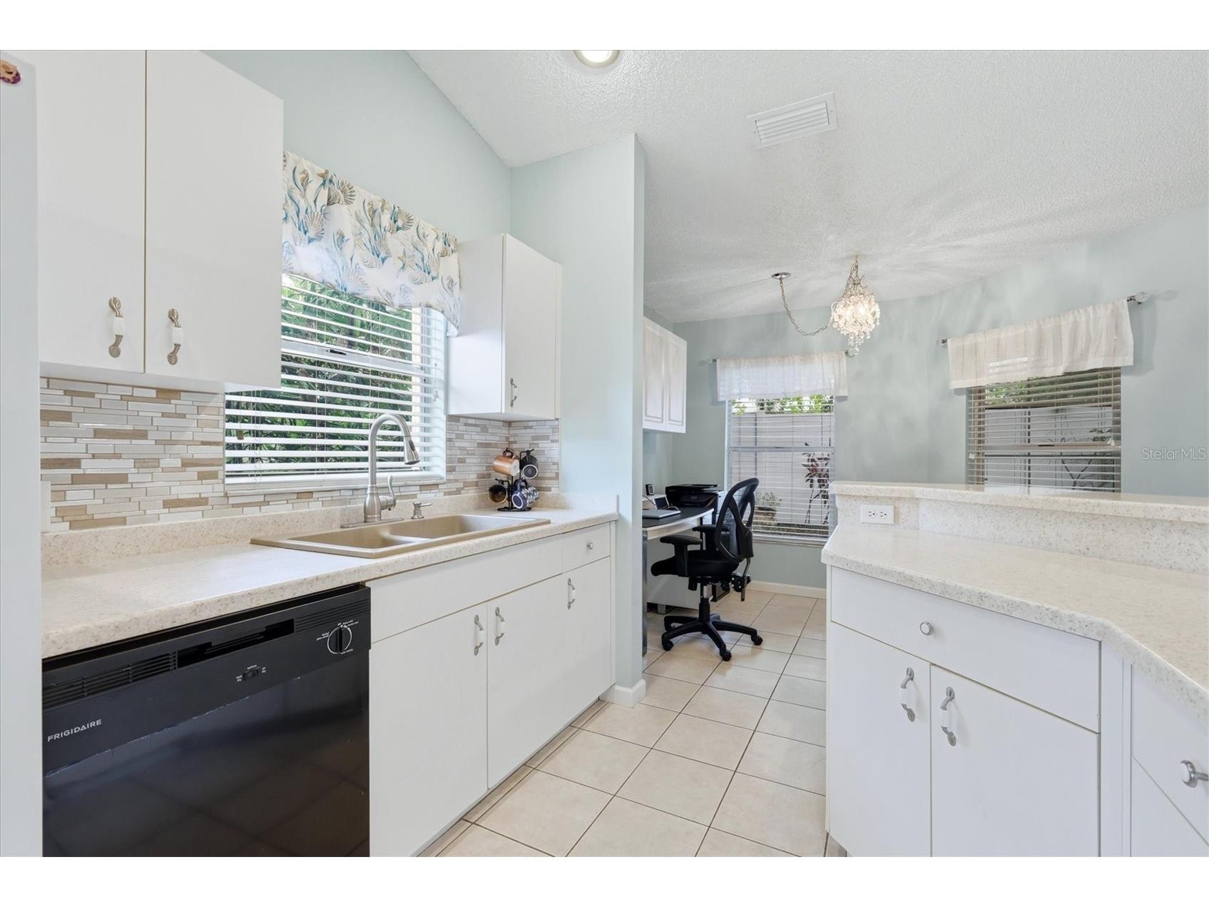 608 Tyson Terrace #8 Venice FL 34285 A4696776 image18