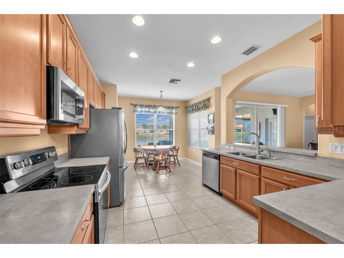 608 Washita Stone Drive Ruskin FL 33570 TB8450953 image2