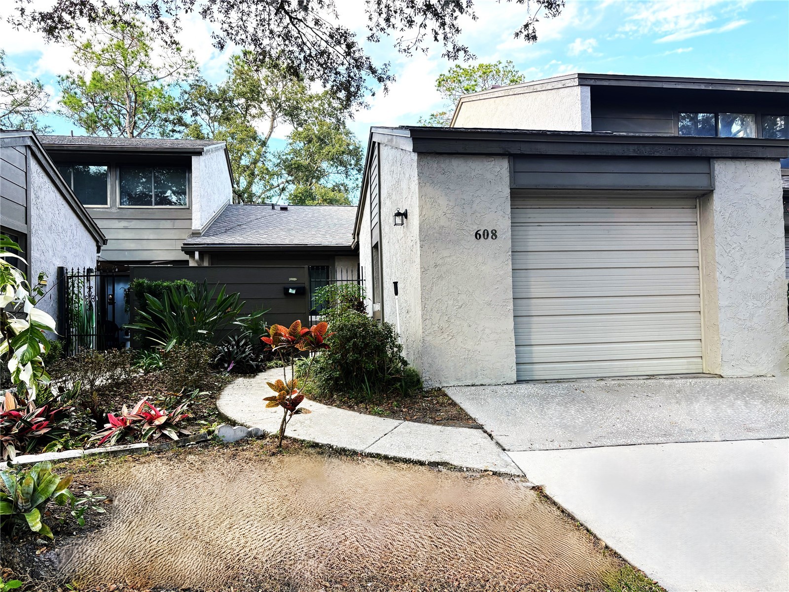 608 Woodridge Drive Fern Park FL 32730 - Lake of The Woods O6367375 image1