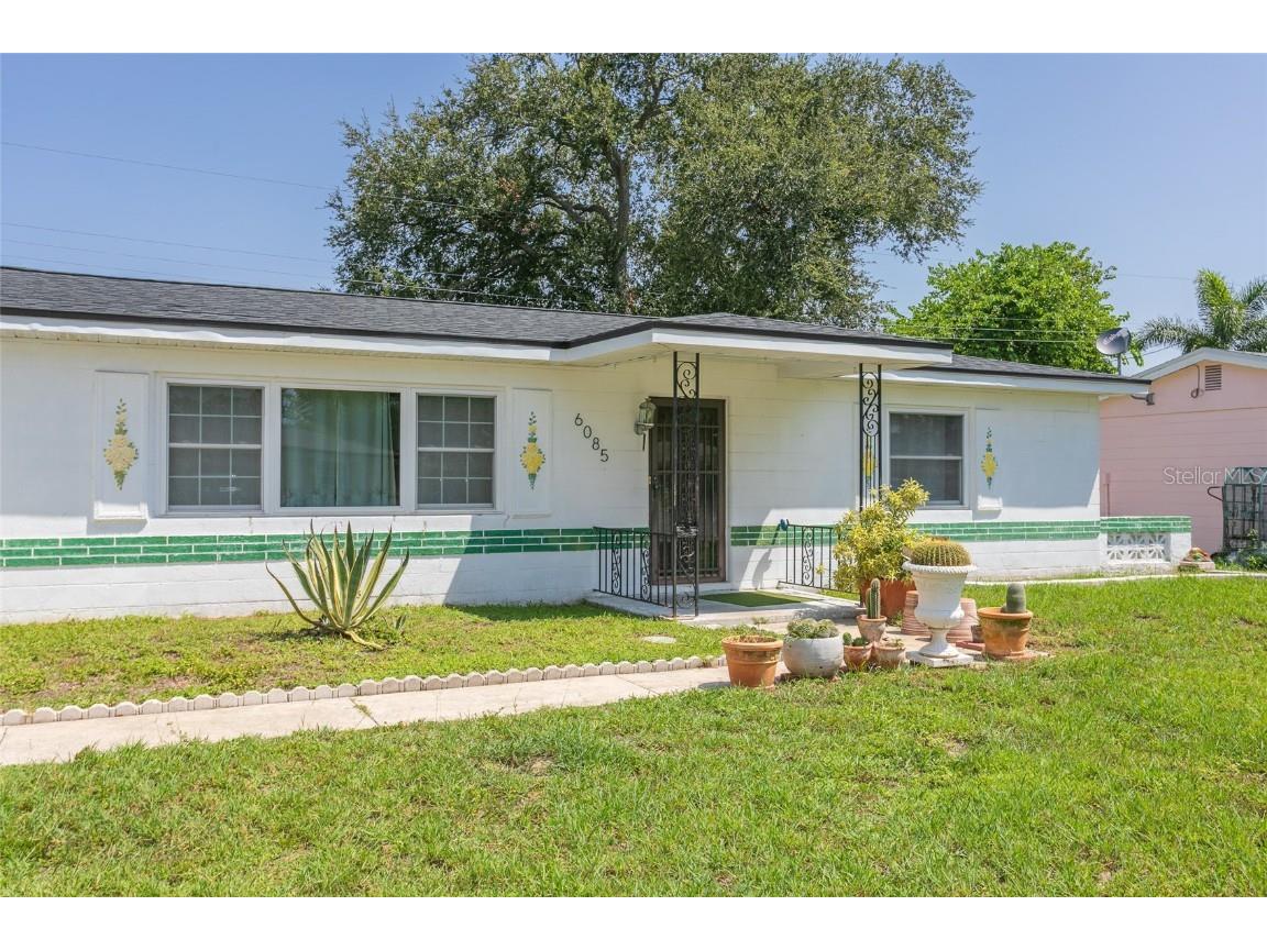 6085 45th Avenue N Kenneth City FL 33709 U8211763 image1