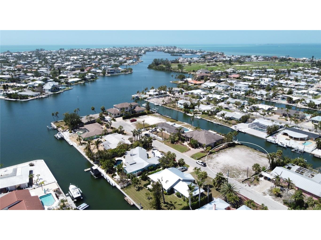 609 Baronet Lane Holmes Beach FL 34217 A4647441 image1