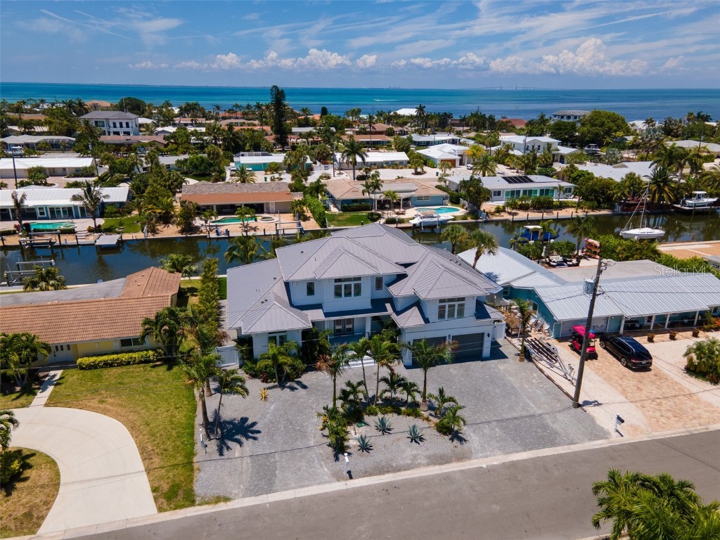 609 Dundee Lane Holmes Beach FL 34217 A4631863 image1