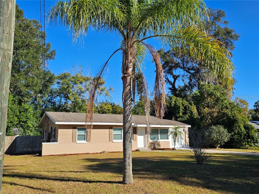 609 Howard Avenue Orange City FL 32763 V4939944 image1