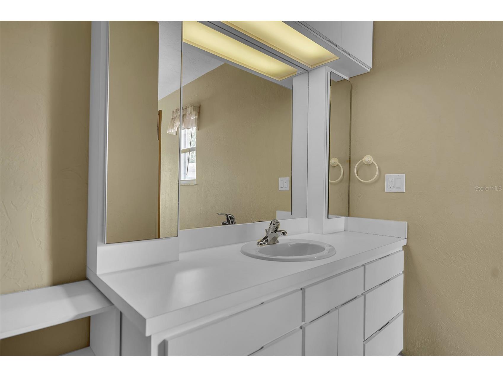 609 Laguna Drive Venice FL 34285 A4694398 image36