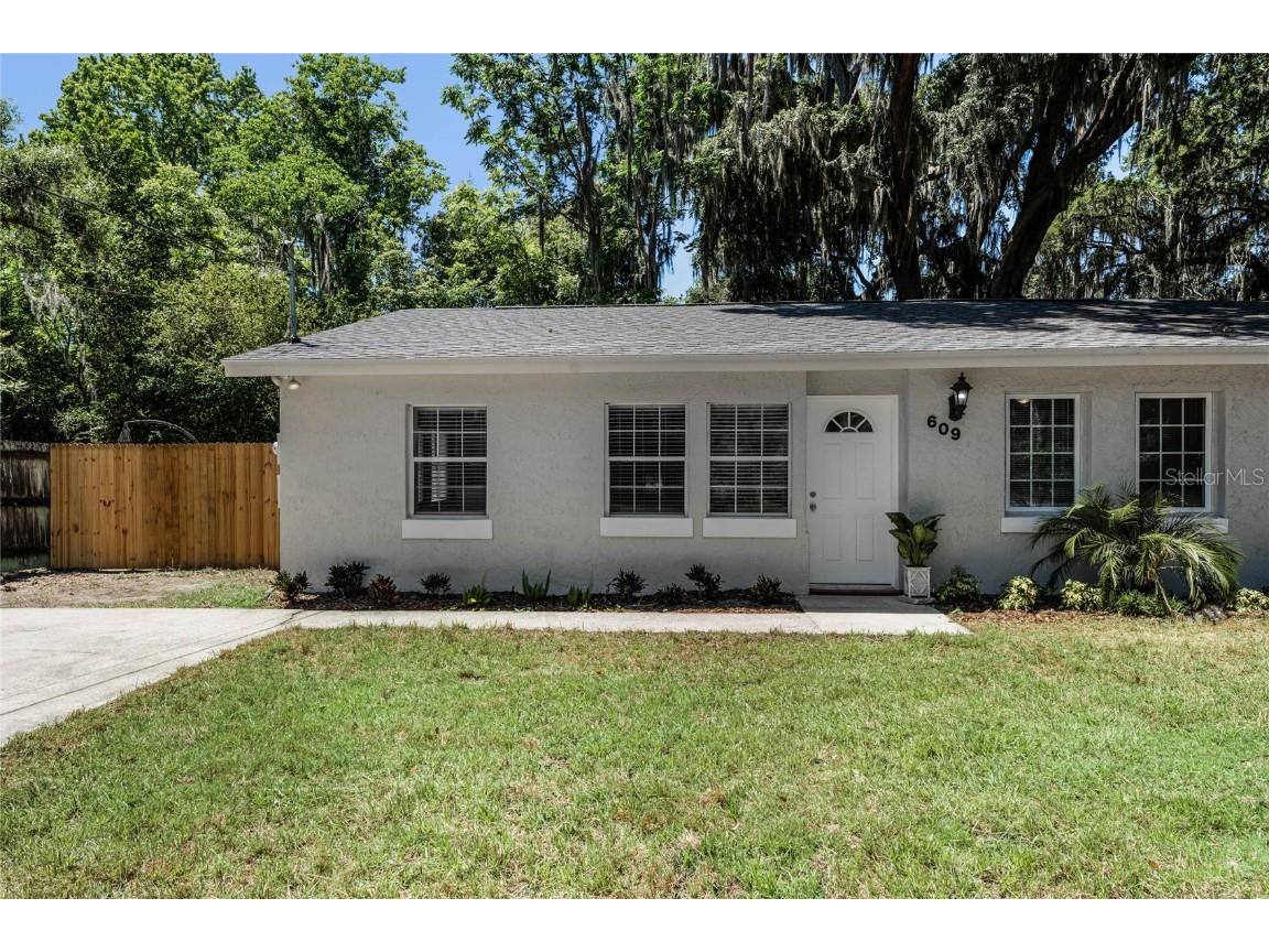 609 S Clayton Street Mount Dora FL 32757 O6105388 image1