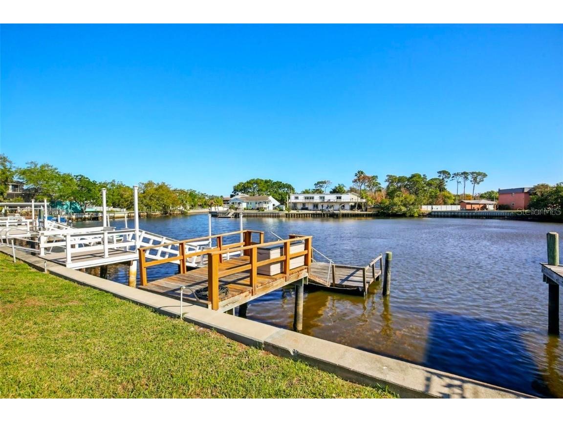 609 Westwinds Drive #4 Palm Harbor FL 34683 TB8360609 image1