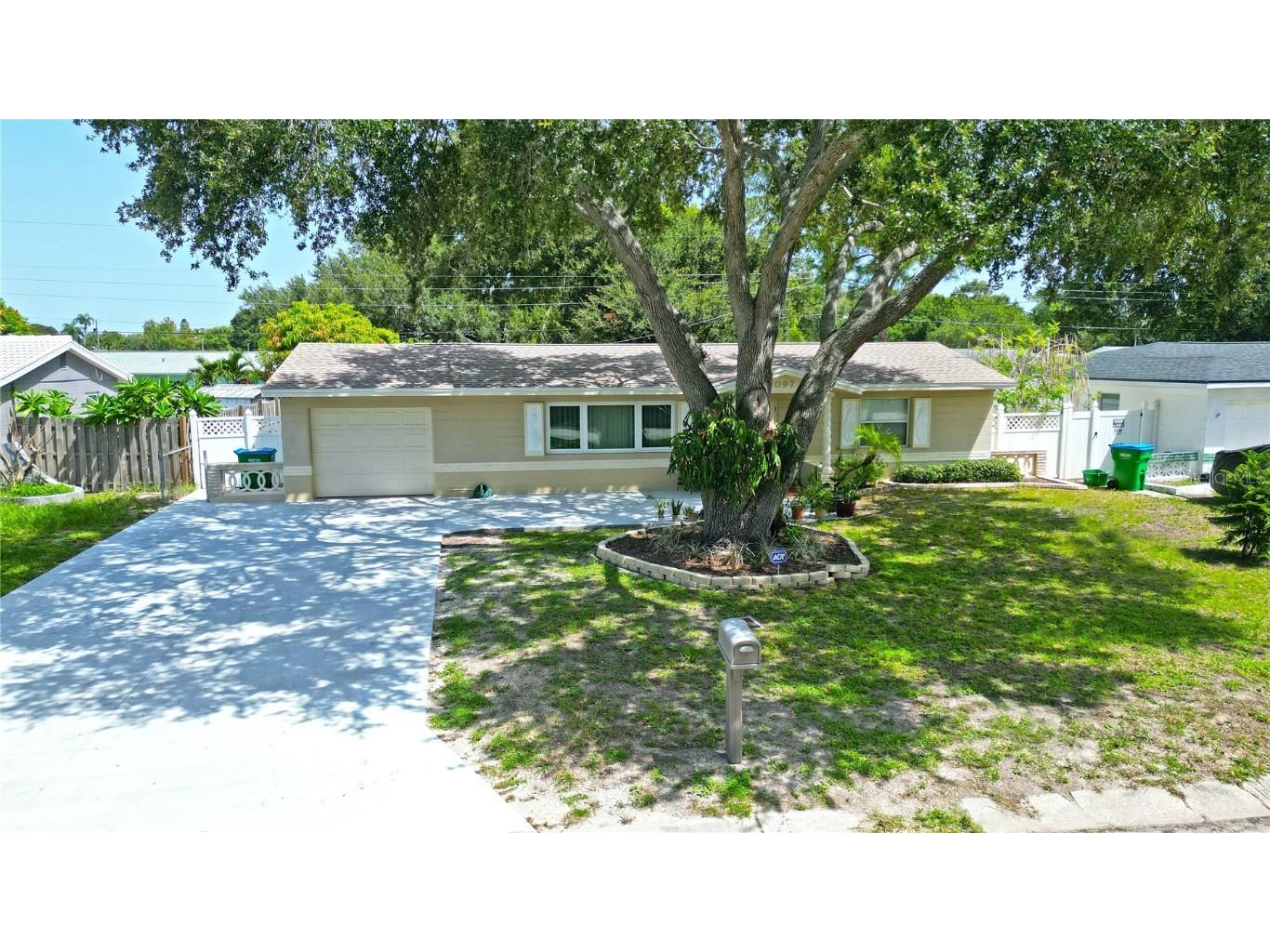 6097 45th Avenue N Kenneth City FL 33709 U8211485 image1