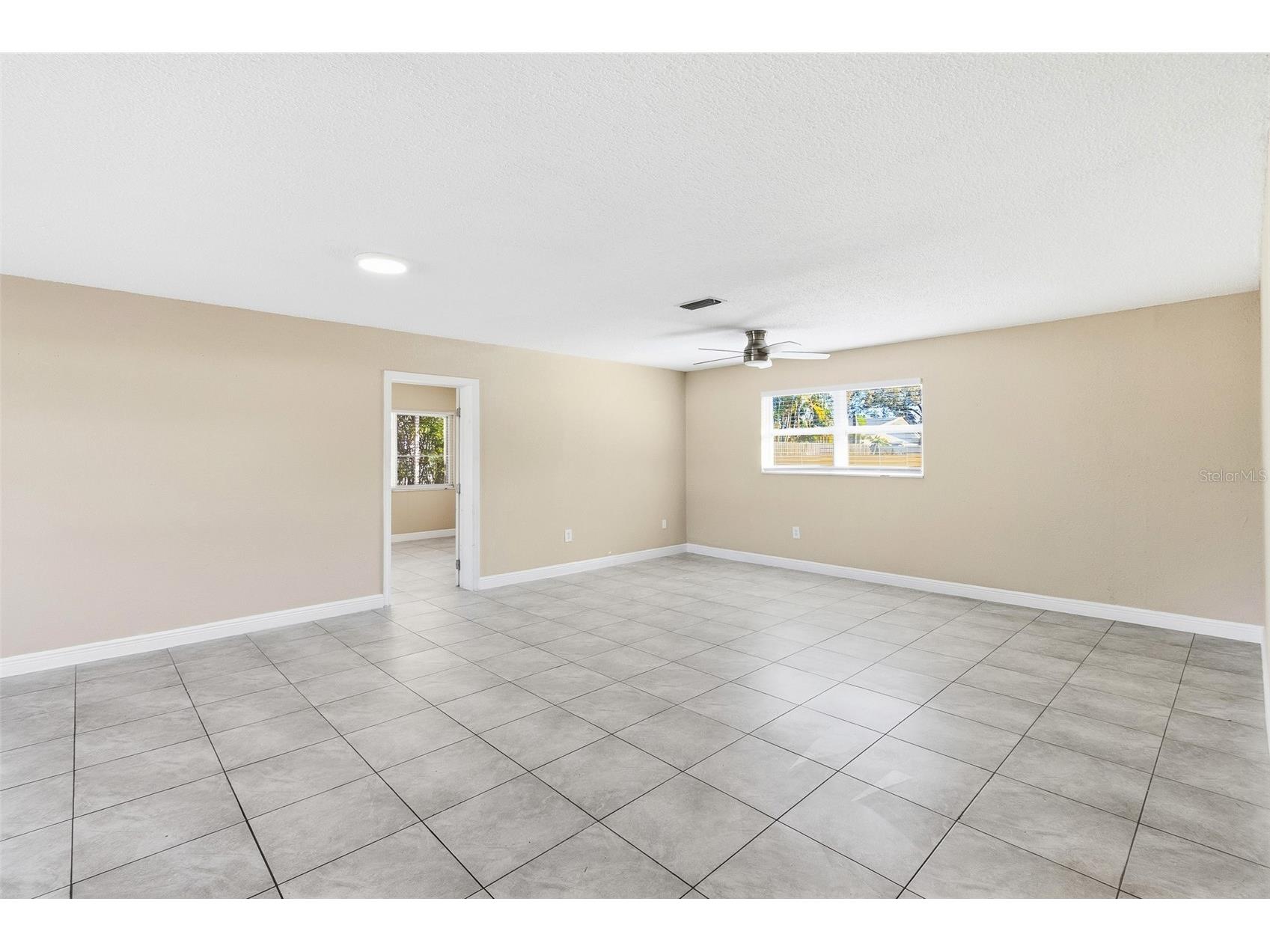 6098 22nd Avenue N Saint Petersburg FL 33710 TB8475072 image3