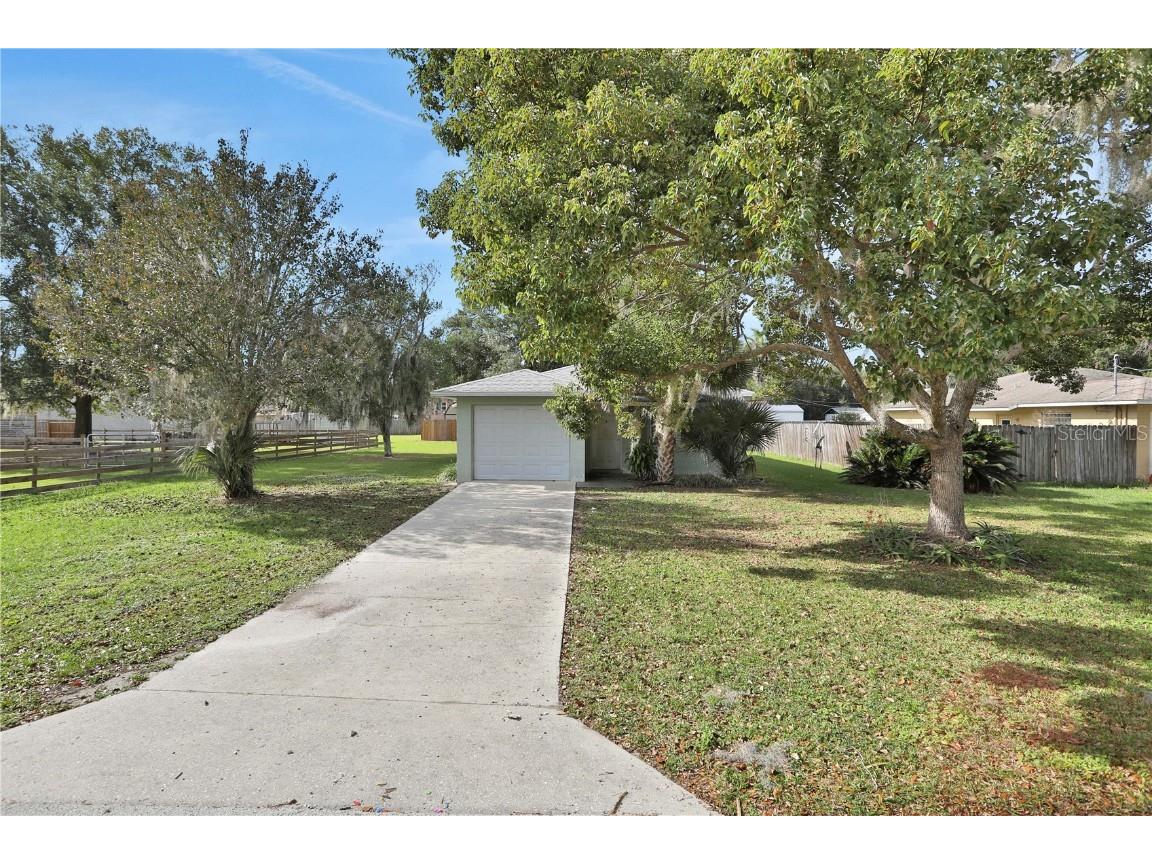 61 N Winthrop Avenue Umatilla FL 32784 O6164360 image1