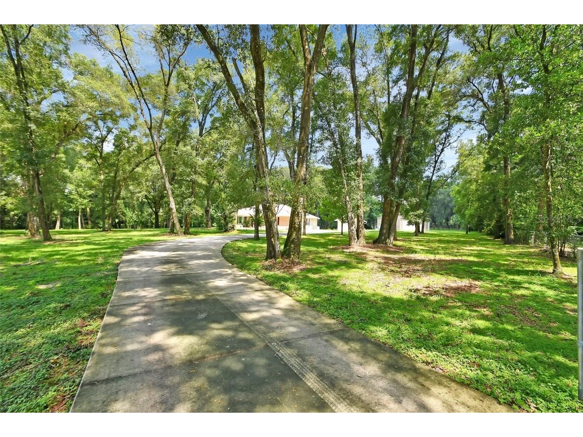 610 Hazen Road Deland FL 32720 V4937899 image1