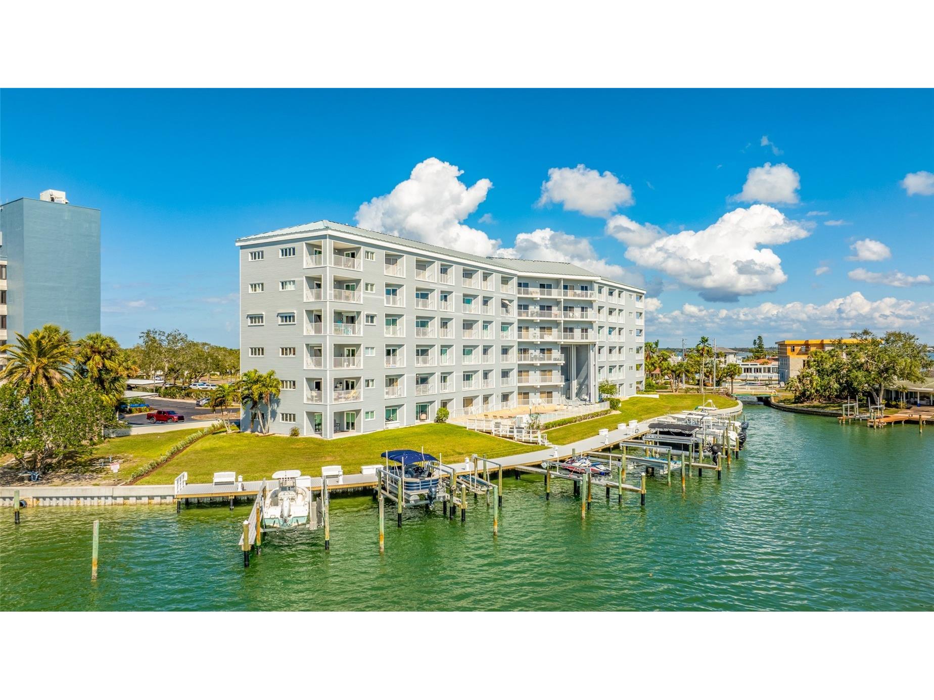 610 Island Way #302 Clearwater Beach FL 33767 J1000726 image1