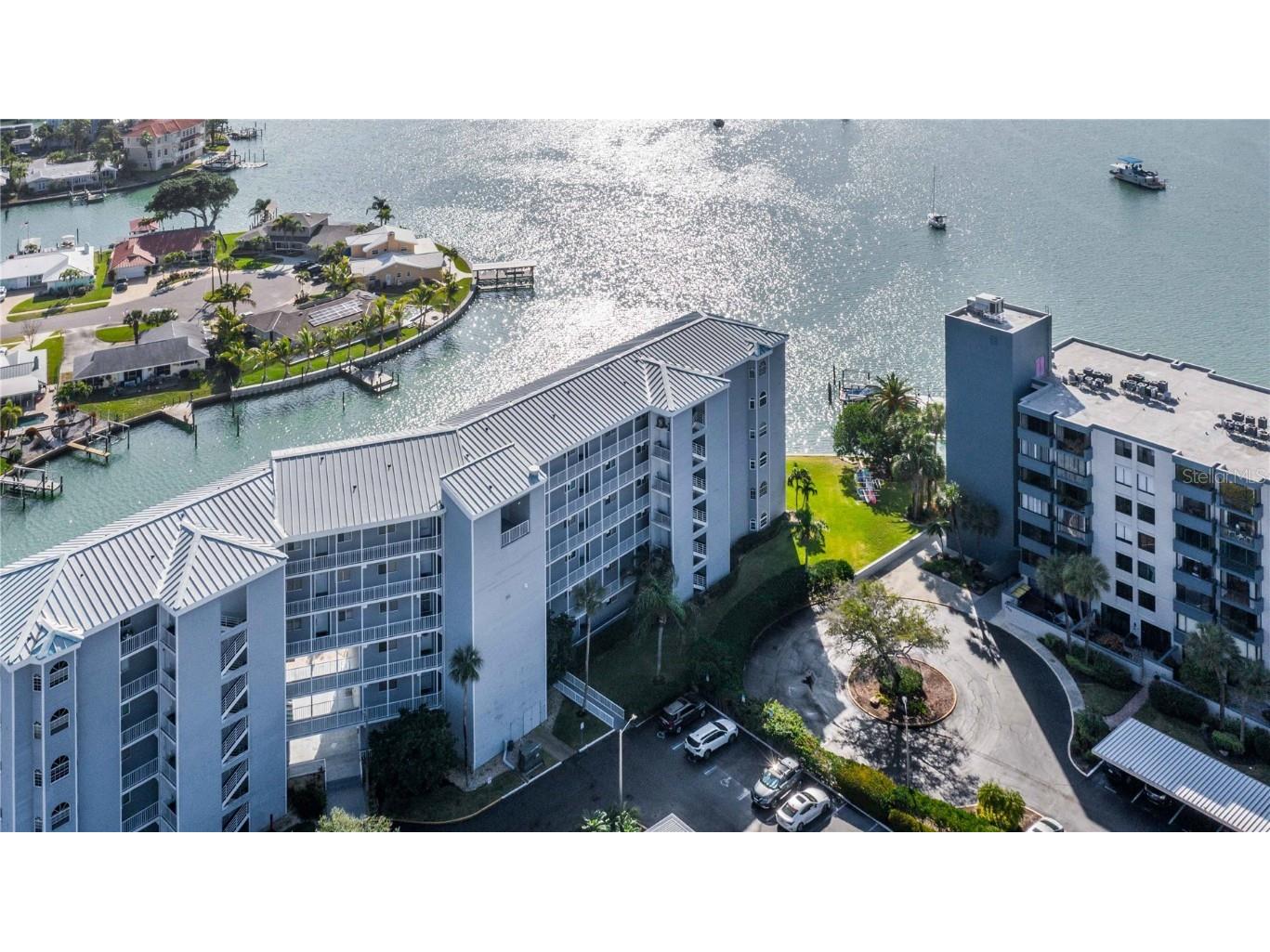 610 Island Way #402 Clearwater Beach FL 33767 TB8352767 image1