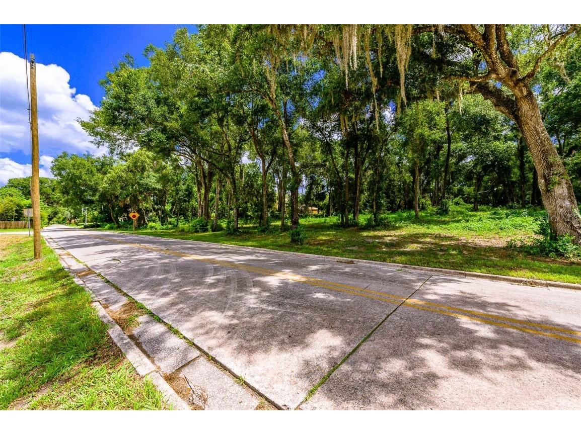 610 Lake Winnemissett Drive Deland FL 32724 V4928871 image1
