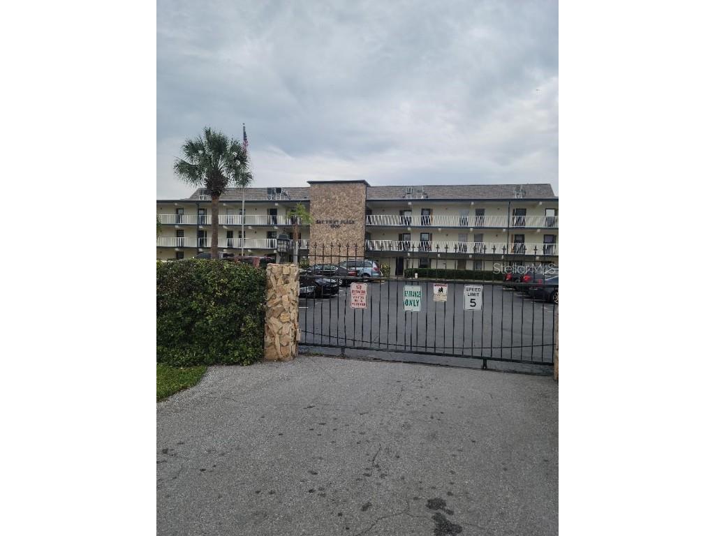 6100 12th Street S #211 Saint Petersburg FL 33705 U8254163 image1