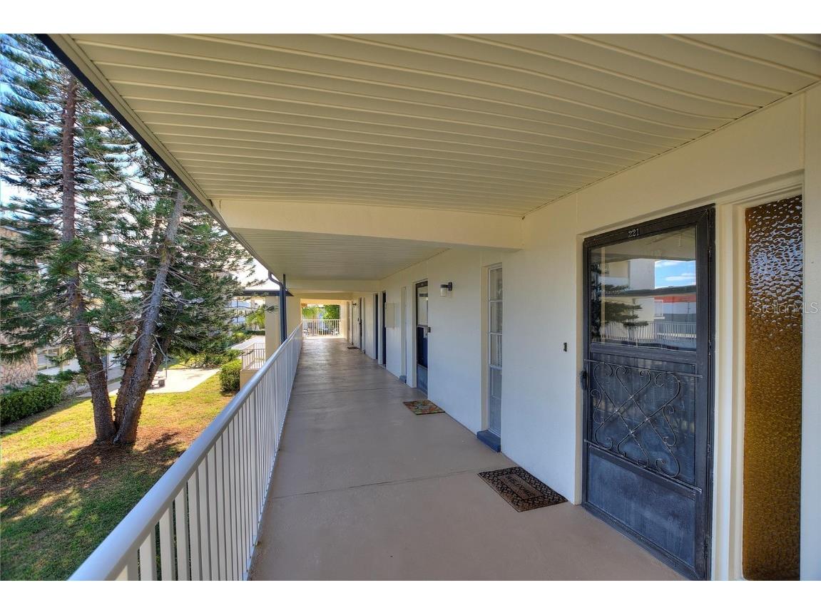 6100 12th Street S #221 Saint Petersburg FL 33705 TB8429936 image6