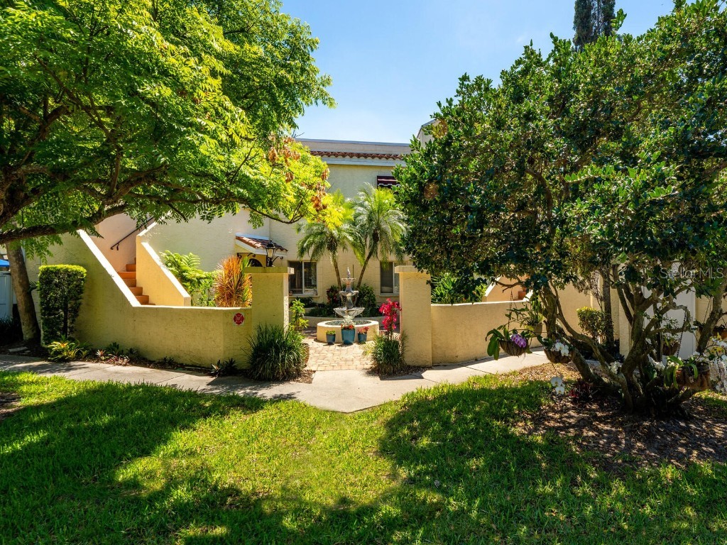 6101 34th Street W #20A Bradenton FL 34210 - VIZCAYA LAKE A4565230 image1