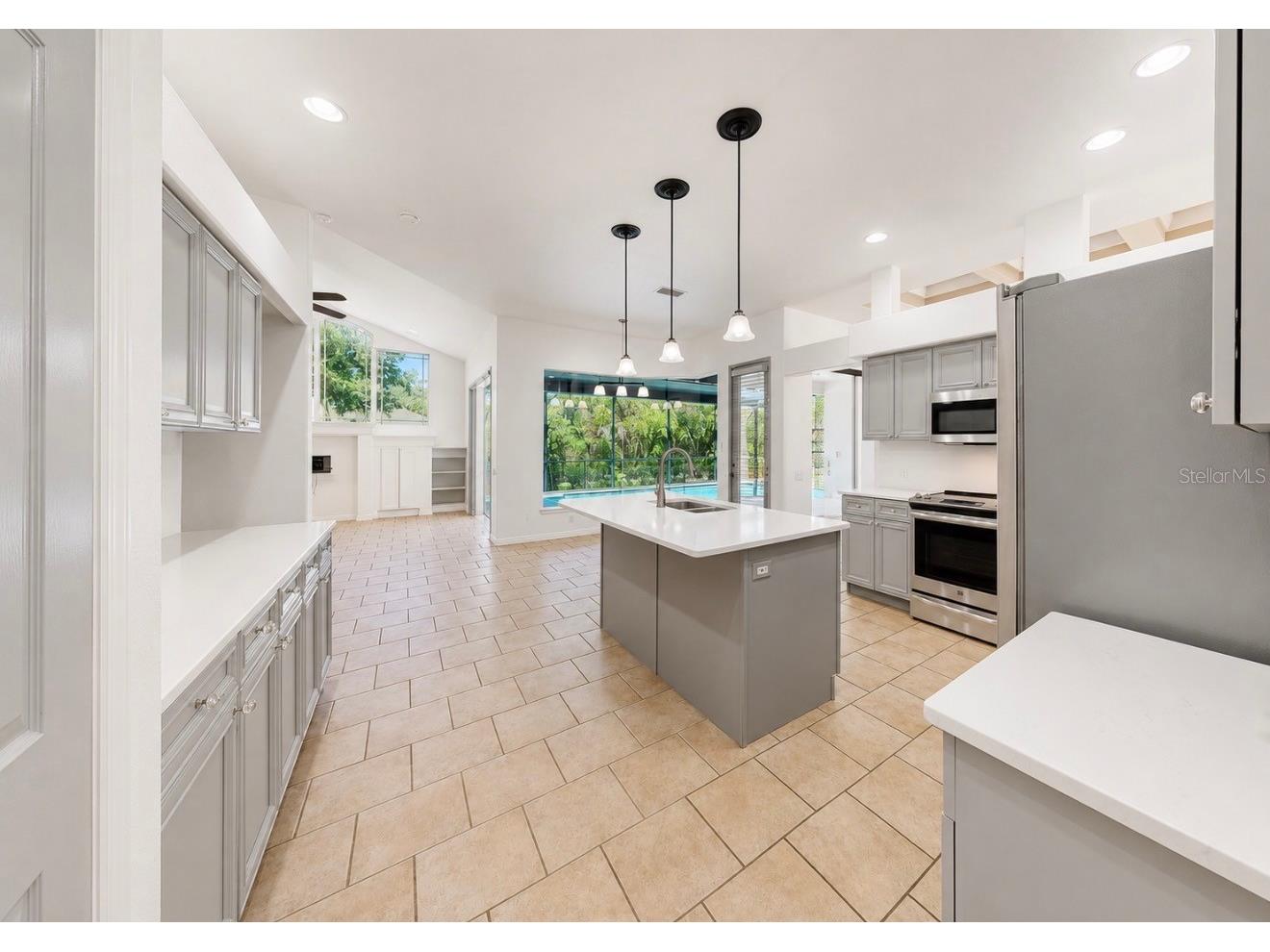 6105 Audubon Manor Boulevard Lithia FL 33547 TB8532375 image17