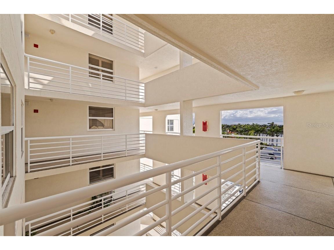 6105 Bahia Del Mar Circle #683 Saint Petersburg FL 33715 - BOCA CIEGA BAY TB8459091 image1