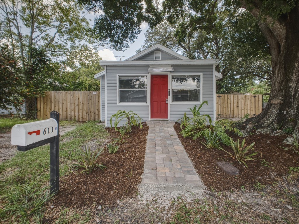 611 25th Ave W Bradenton FL 34205 A4506099 image1