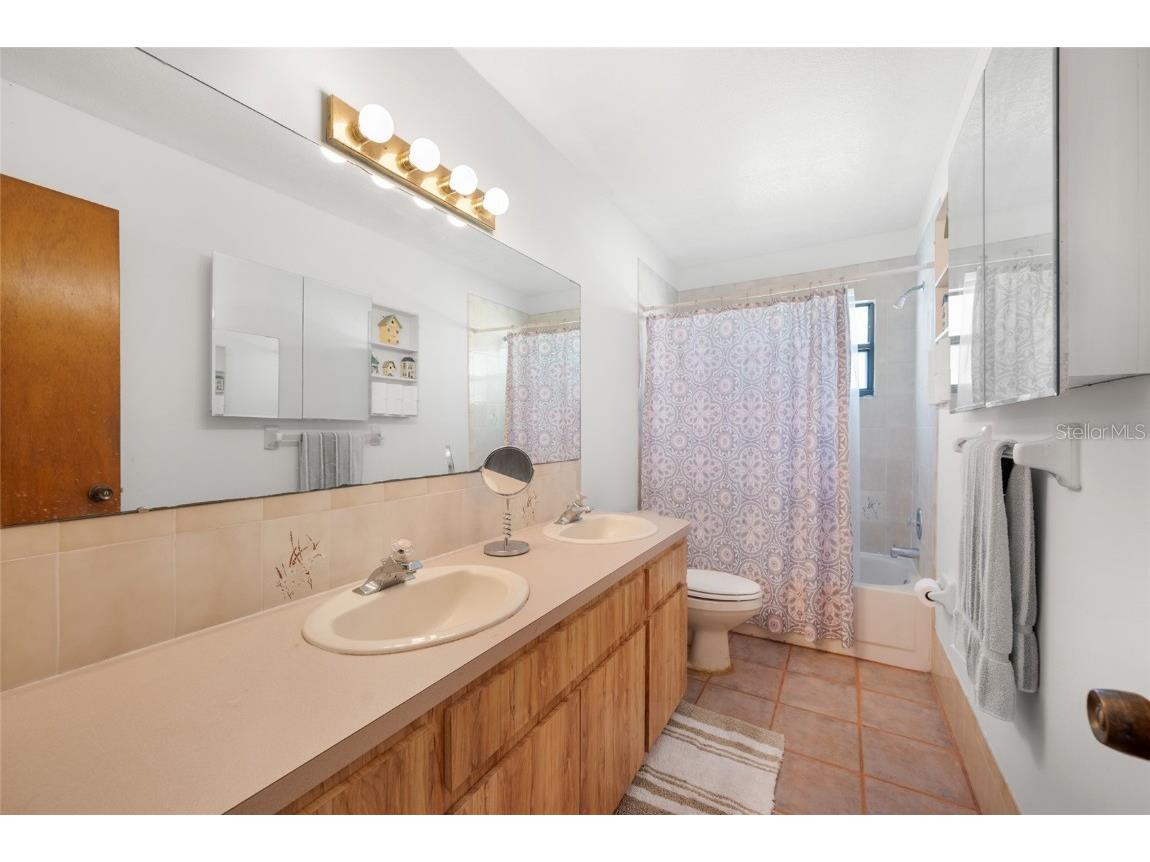 611 49th Avenue N Saint Petersburg FL 33703 TB8422919 image13