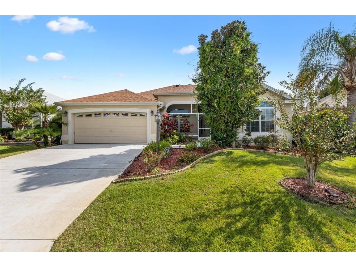 611 Allenwood Loop The Villages FL 32162 OM703789 image1