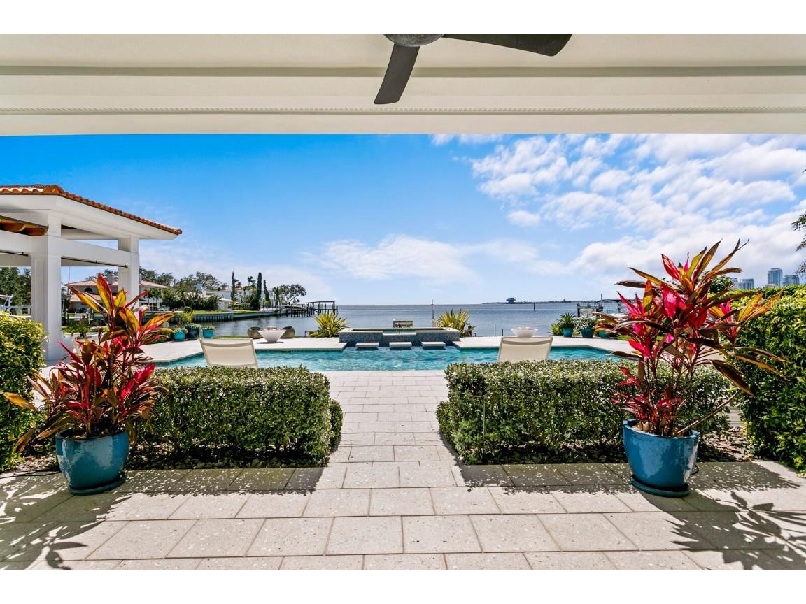 611 Brightwaters Boulevard NE Saint Petersburg FL 33704 - TAMPA BAY TB8353761 image1