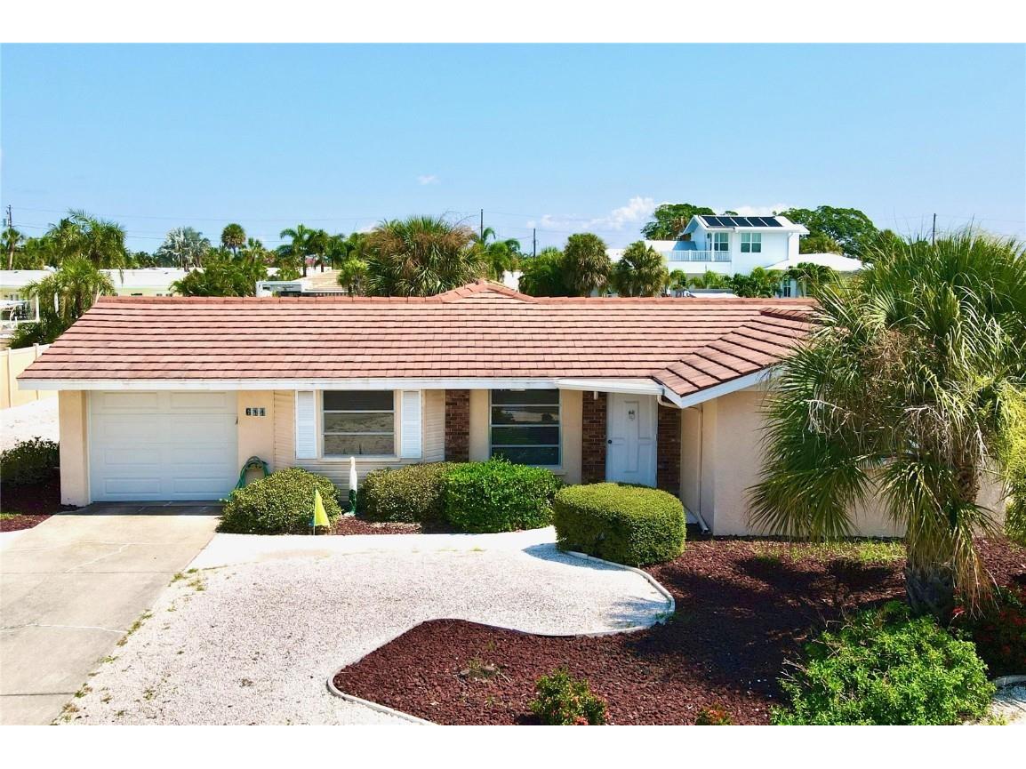 611 Concord Lane Holmes Beach FL 34217 A4575536 image1