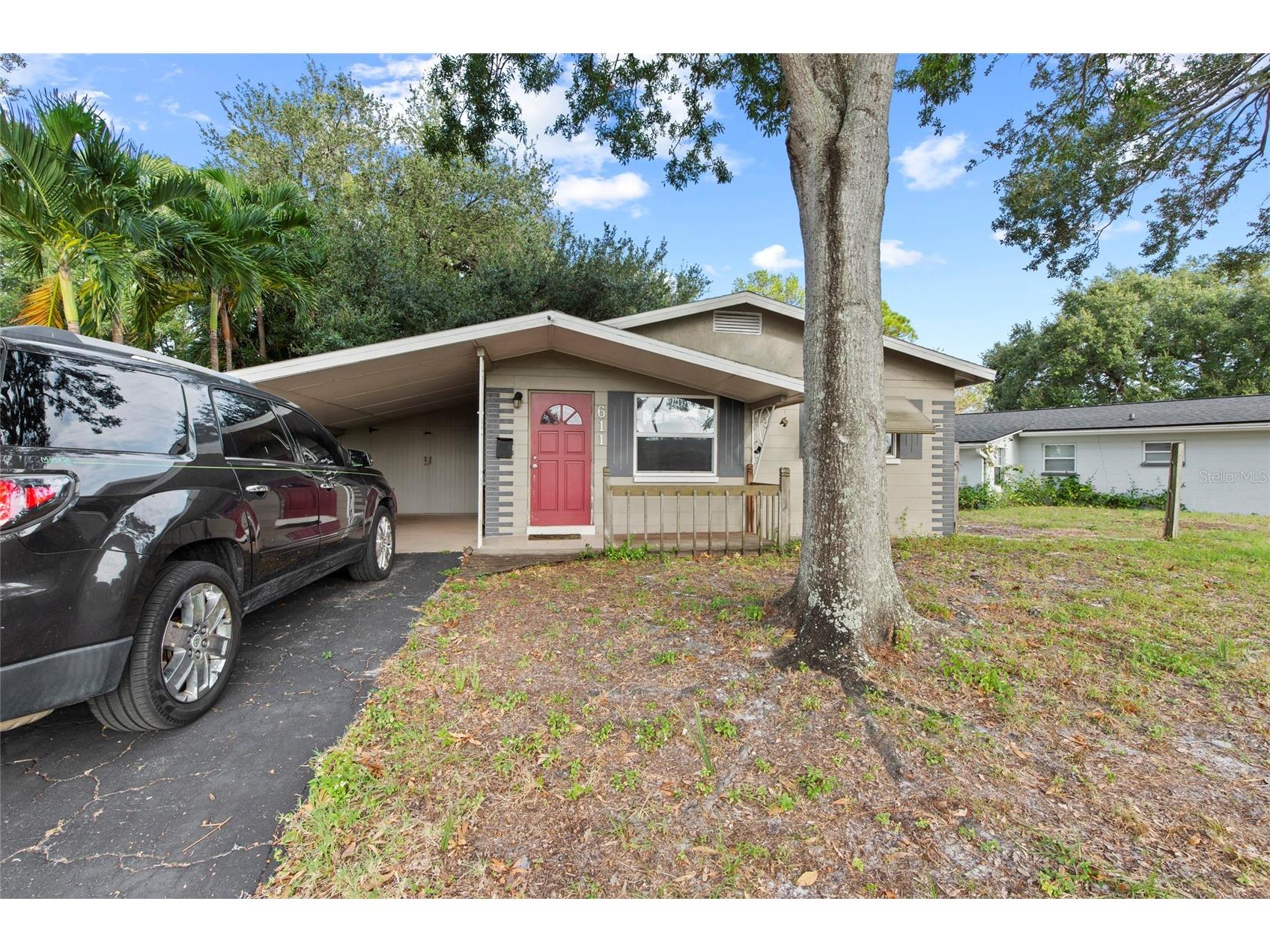 611 Palm Avenue N Saint Petersburg FL 33703 A4670229 image1