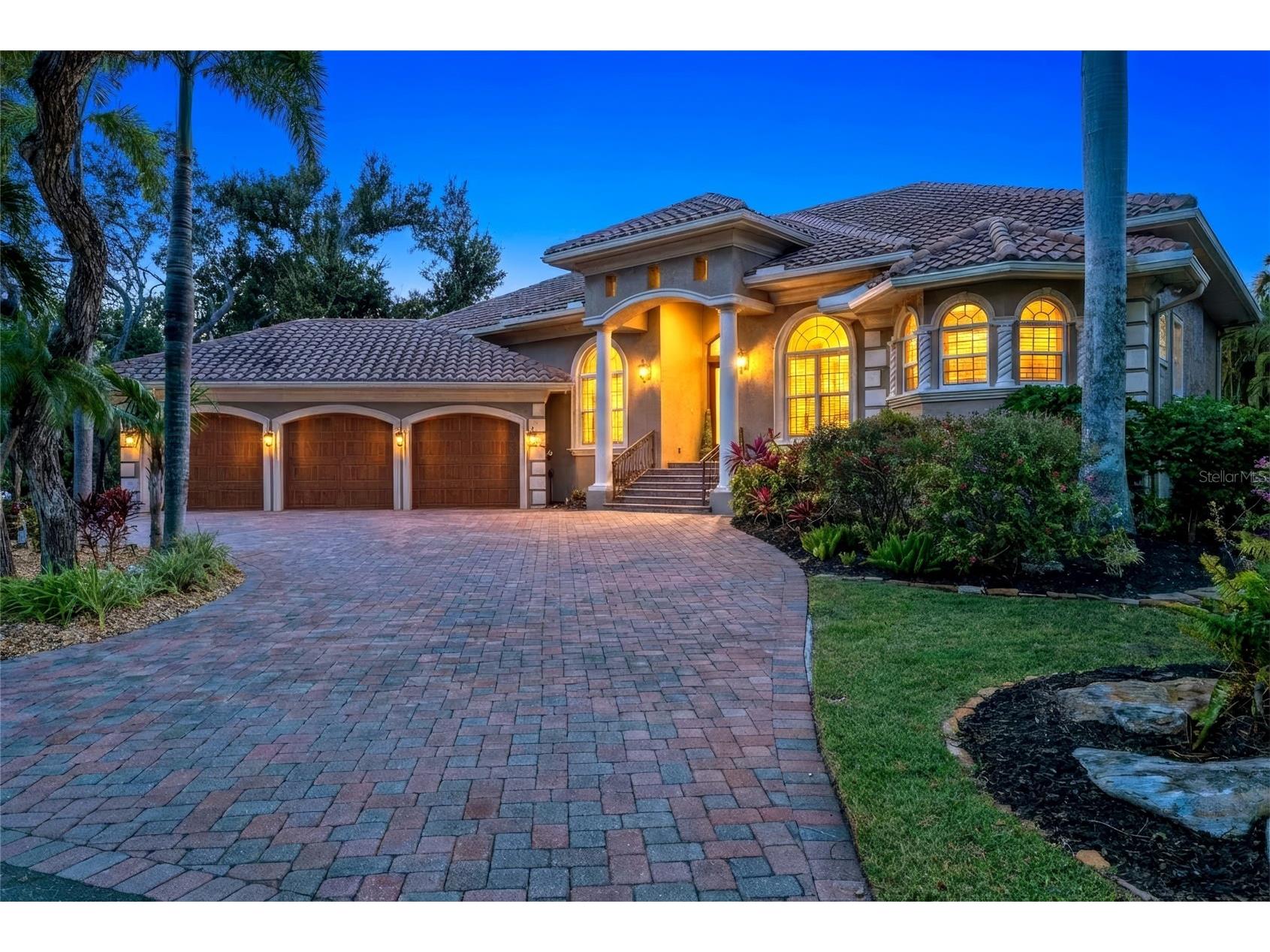 611 Tremont Street Sarasota FL 34242 A4678455 image3